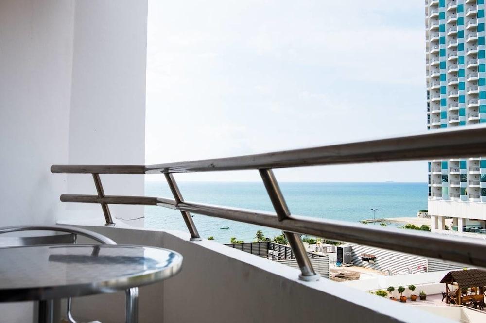 Mark Land Pattaya Beach Exterior photo