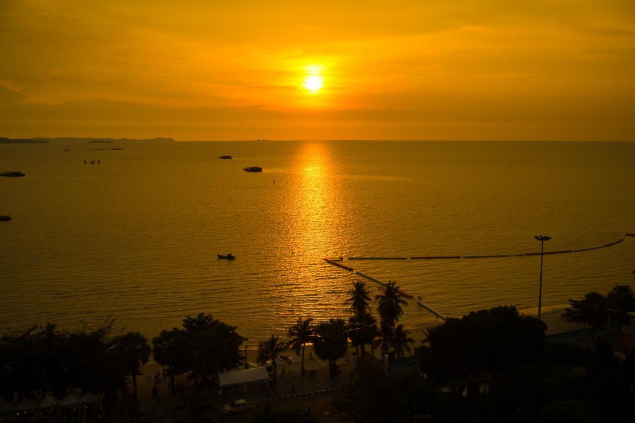 Mark Land Pattaya Beach Exterior photo