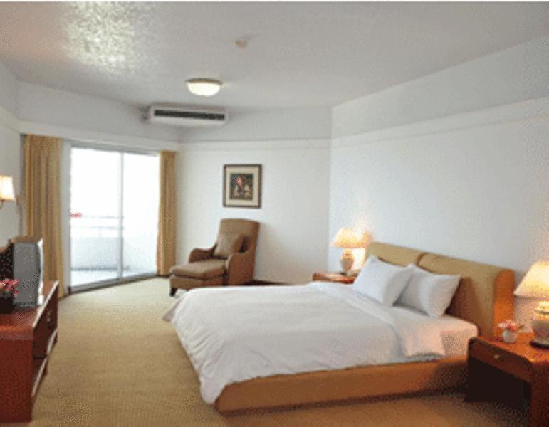 Mark Land Pattaya Beach Room photo